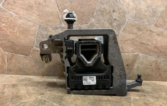 BMW X1 F48 F49 Engine mount bracket 6875630