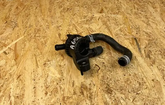 Volvo XC40 Electric auxiliary coolant/water pump 31493272