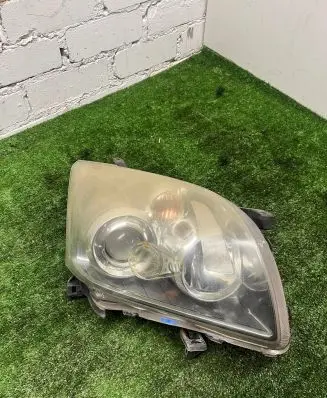 Toyota Avensis T250 Headlight/headlamp