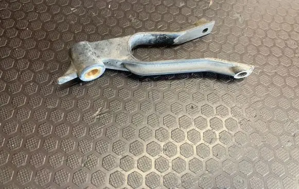 Opel Astra H Radiator mount bracket 13162131