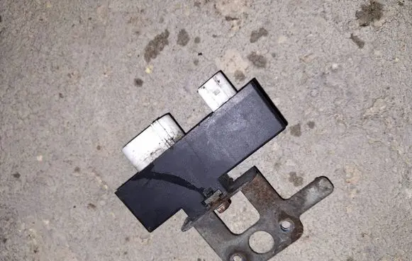 Volkswagen Polo V 6R Coolant fan relay 1J0919506M 898967000