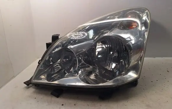 Toyota Corolla Verso AR10 Headlight/headlamp 811700F010