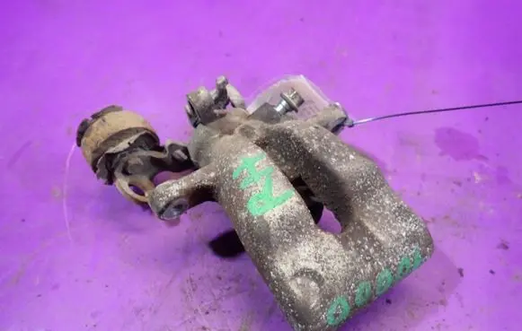Opel Zafira A Rear brake caliper