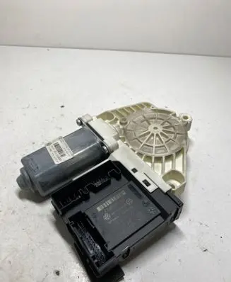 Volkswagen PASSAT B6 Front door window regulator motor 1K0959793L F005S00294 974627103