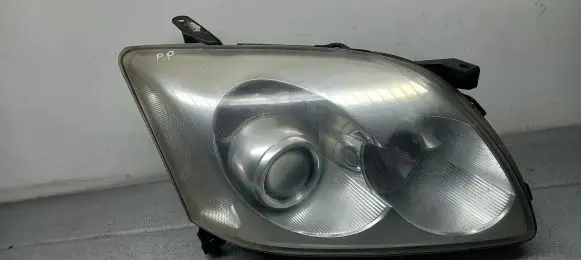Toyota Avensis Verso Front reflector 