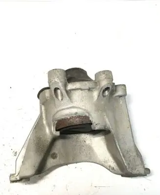 Honda CR-V Engine mount bracket