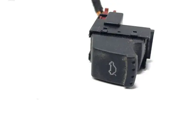 Volkswagen PASSAT B5.5 Tailgate opening switch 1J0959831A