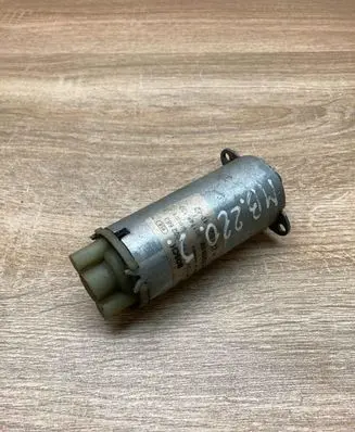 Mercedes-Benz S W220 Seat adjustment motor A2208204942