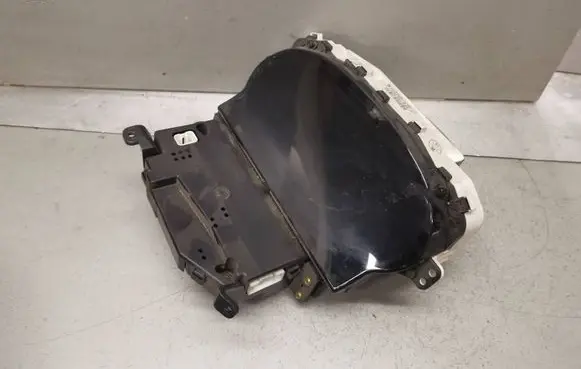 Toyota Yaris Speedometer (instrument cluster) 8380052120 4573000144