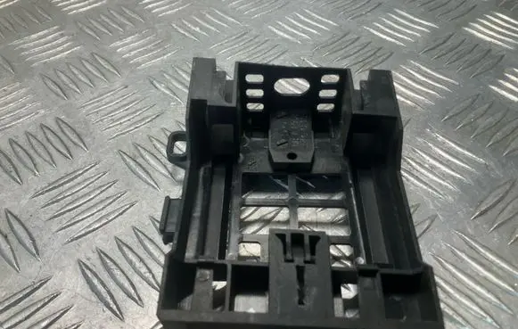 Mercedes-Benz C W204 Other engine bay part A2075400640