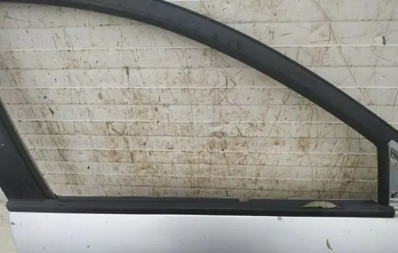 Hyundai Sonata Front door glass trim molding 