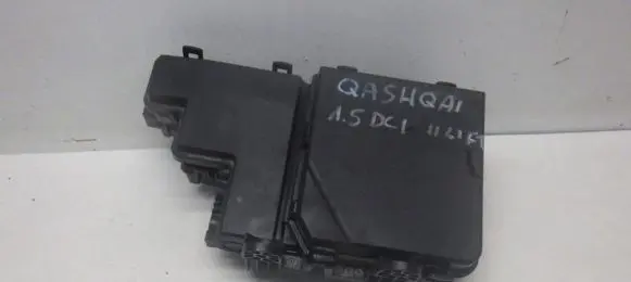 Nissan Qashqai Fuse box cover