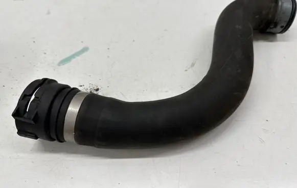 Mercedes-Benz C W204 Engine coolant pipe/hose A2045018782
