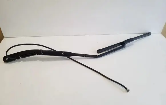 Volvo XC60 Front wiper blade arm W000082547