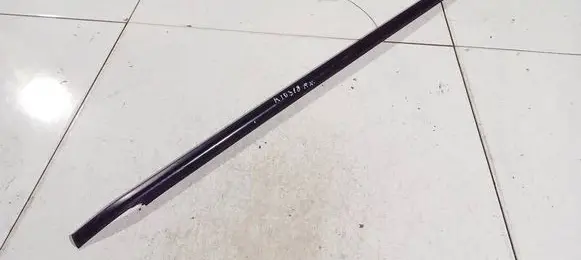 Nissan Note (E11) Front door glass trim molding 