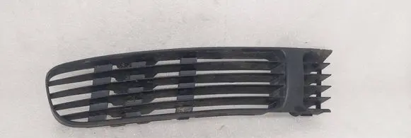 Volkswagen PASSAT B5 Front bumper lower grill 3B0853678B