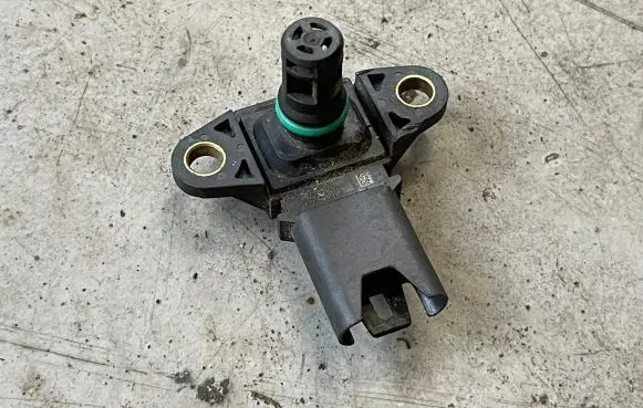 BMW 5 F10 F11 Mass air flow meter 7585493 A2C53384965