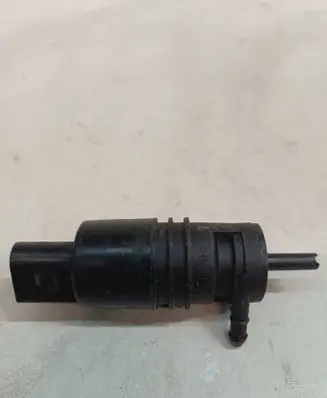 BMW 5 E39 Windscreen/windshield washer pump 8362154