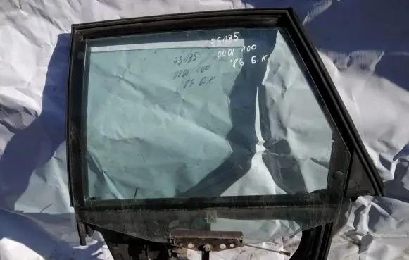Audi 100 200 5000 C3 Rear door window/glass frame 