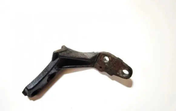 Toyota Avensis T250 Engine mounting bracket
