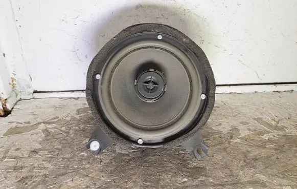 Volvo S70 V70 V70 XC Front door speaker 3533622 97W17 82697W17