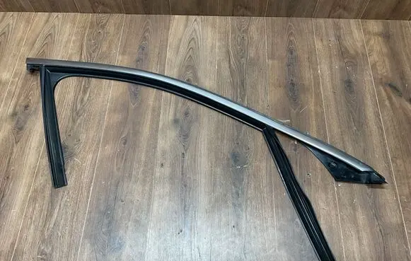 Mercedes-Benz E W213 Rubber seal front door (on door) A2137252800