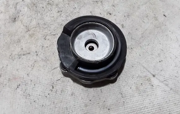 BMW X3 G01 Rear coil spring rubber mount 6882820