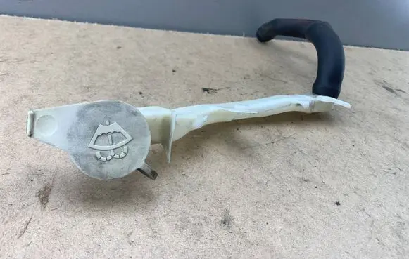 BMW 7 E38 Window washer liquid tank fill tube 8352901 61668352901 8352902