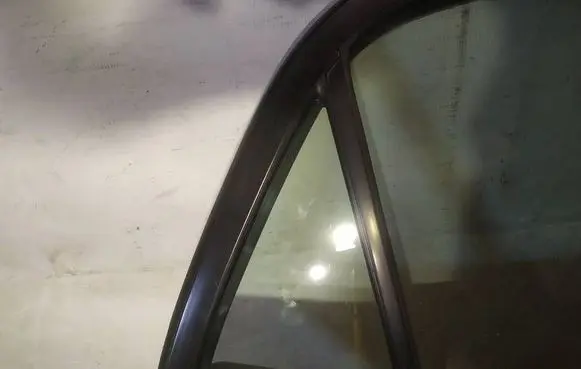 Toyota Auris 150 Rear vent window glass as2
