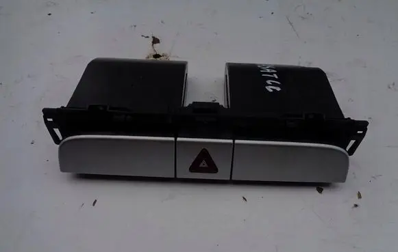 Volkswagen PASSAT CC Cup holder 