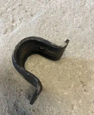 Dodge Nitro Sway bar bush bracket, front 