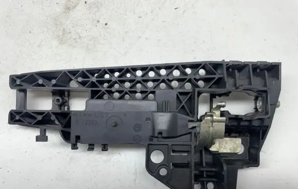 Rear door exterior handle/bracket