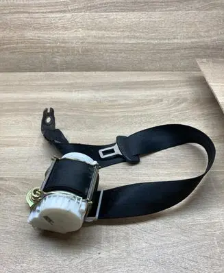 Volkswagen PASSAT B5.5 Rear seatbelt 33059772B 193857737A