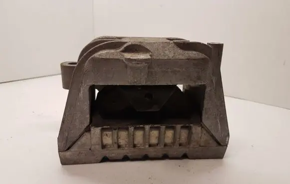 Volkswagen PASSAT B6 Engine mount bracket 1K0199262M