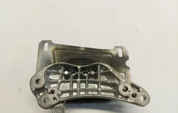 Opel Grandland X Gearbox mounting bracket 9813699680