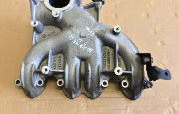 Seat Alhambra (Mk1) Intake manifold 03G129713L