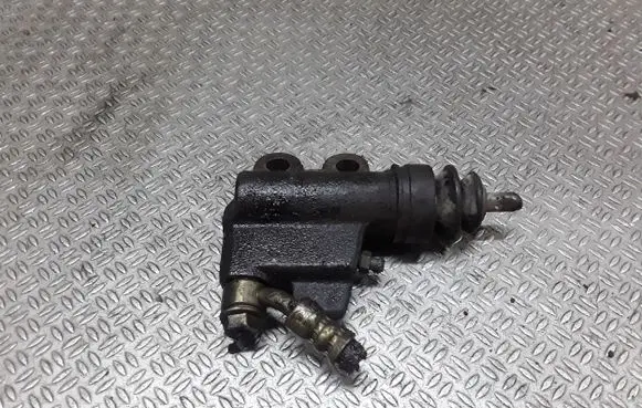 Nissan X-Trail T30 Clutch slave cylinder 