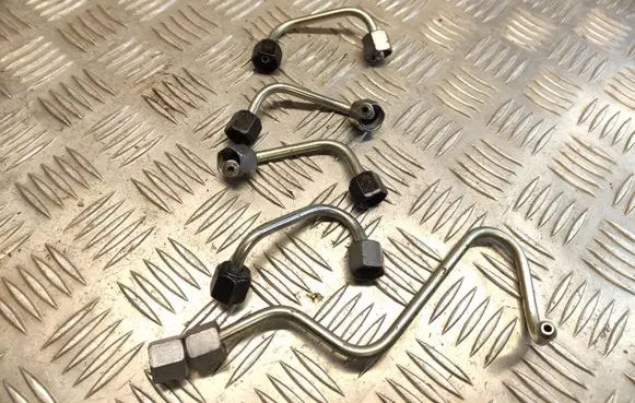 Citroen DS5 Fuel injector supply line/pipe 