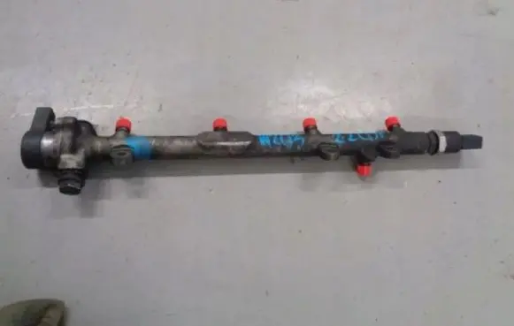 Mercedes-Benz C W203 Fuel injector supply line/pipe 