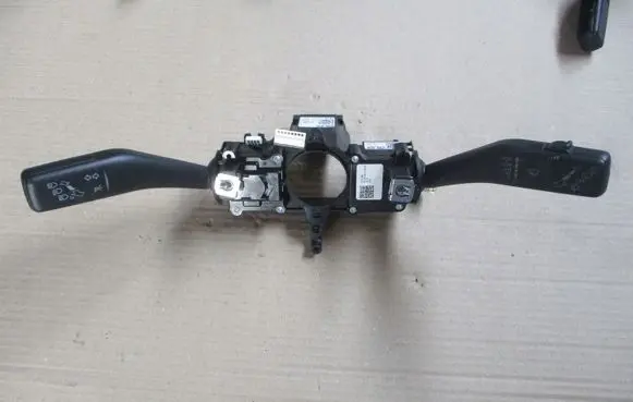 Volkswagen Golf VI Central console control unit 5K0953501CD