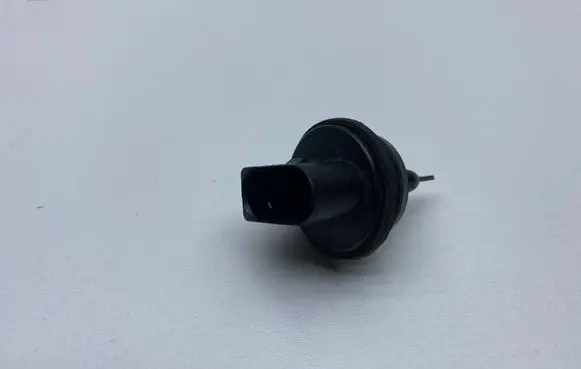 Volkswagen PASSAT B6 Windshield washer fluid level sensor 7M0919376