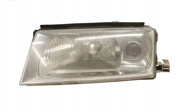 Skoda Octavia Mk1 (1U) Headlight/headlamp 1U1941015E