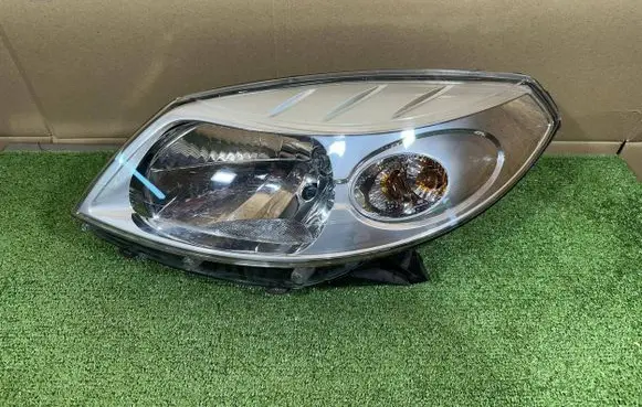 Dacia Sandero Headlight/headlamp 8200733878