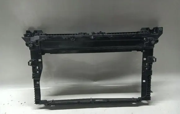 Volkswagen Polo VI Radiator support slam panel
