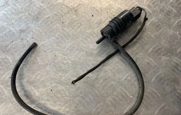 Mercedes-Benz S W221 Windscreen/windshield washer pump A2218690121