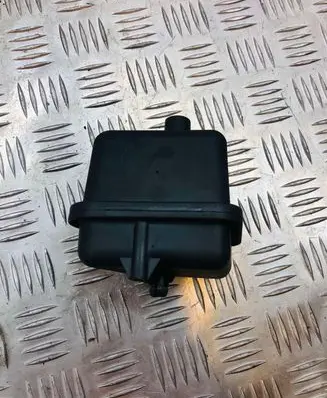 Volkswagen PASSAT B6 Vacuum air tank 