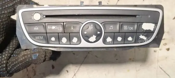 Renault Fluence Radio/CD/DVD/GPS head unit 281150030R