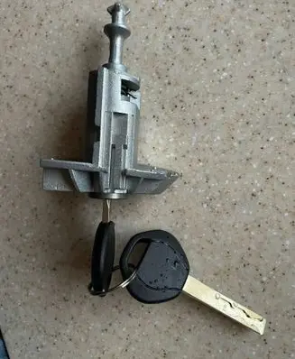 BMW X5 E53 Front door lock (next to the handle) 