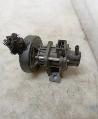 Audi 100 S4 C4 Turbo solenoid valve 357906283