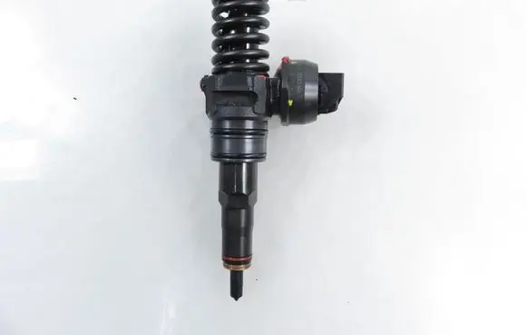 Volkswagen Golf V Fuel injector 0414720215 038130073AG
